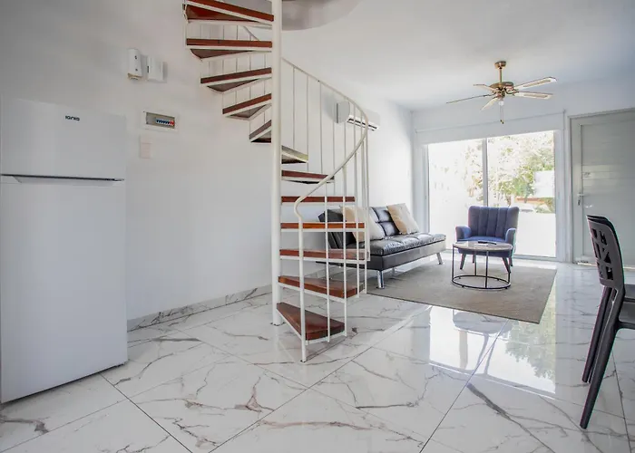 2Bd Garden Apartment